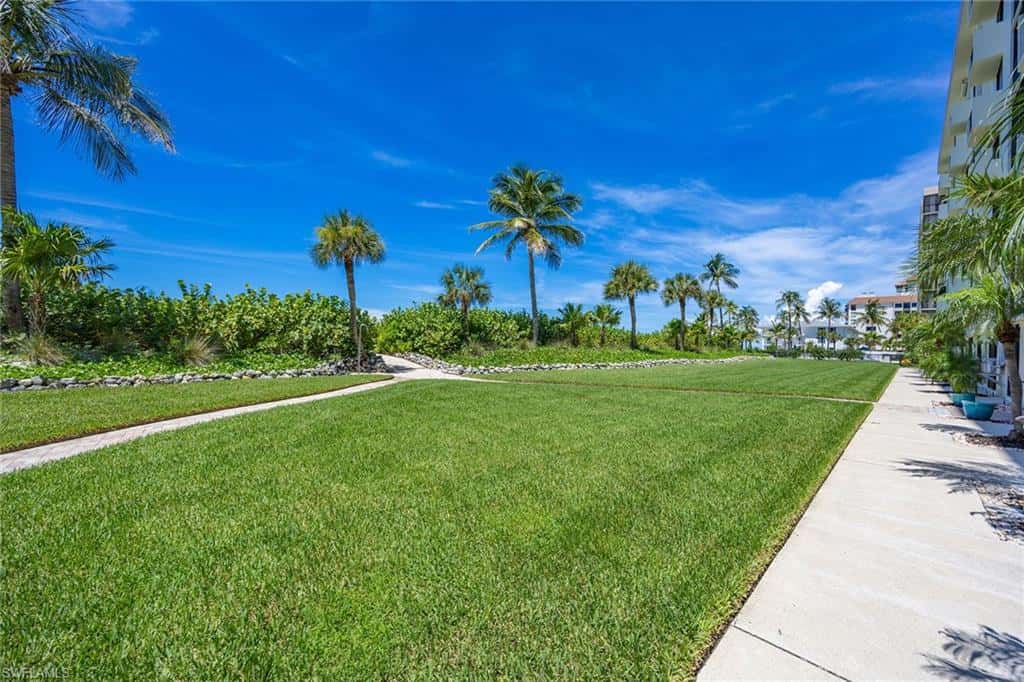 10475 Gulf Shore Dr #114, Naples, photo 35