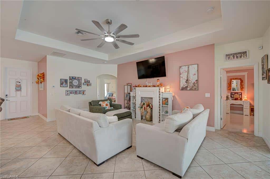 4910 Bygone St, Lehigh Acres, photo 6