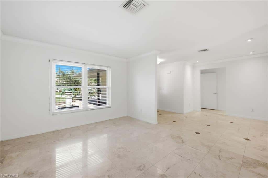 688 Valley Dr, Bonita Springs, photo 4