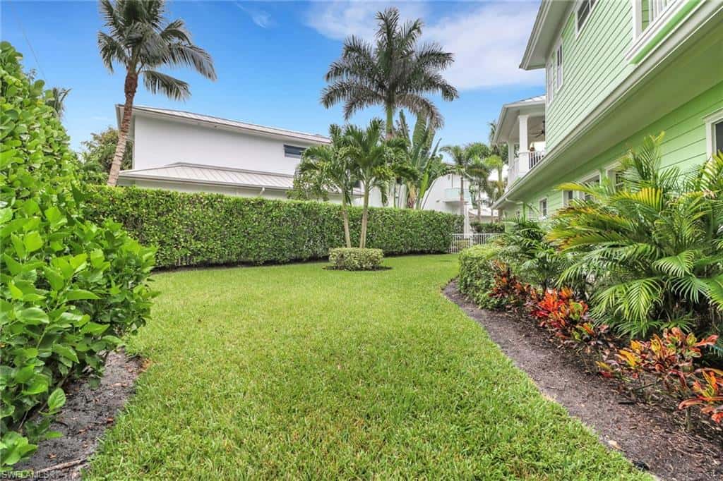 529 Fairway Ter, Naples, photo 44