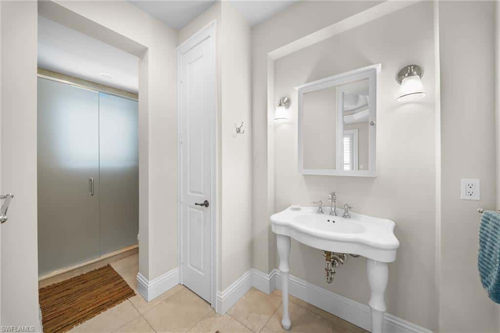 529 Fairway Ter, Naples, photo 39