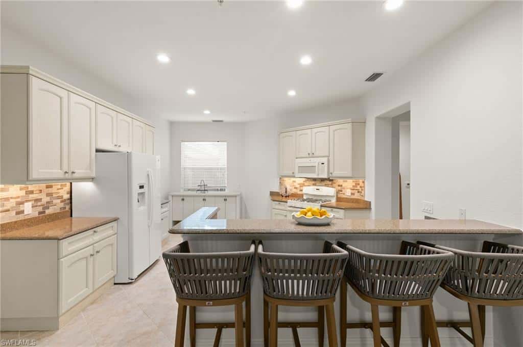 3053 Aviamar Cir #8-102, Naples, photo 7