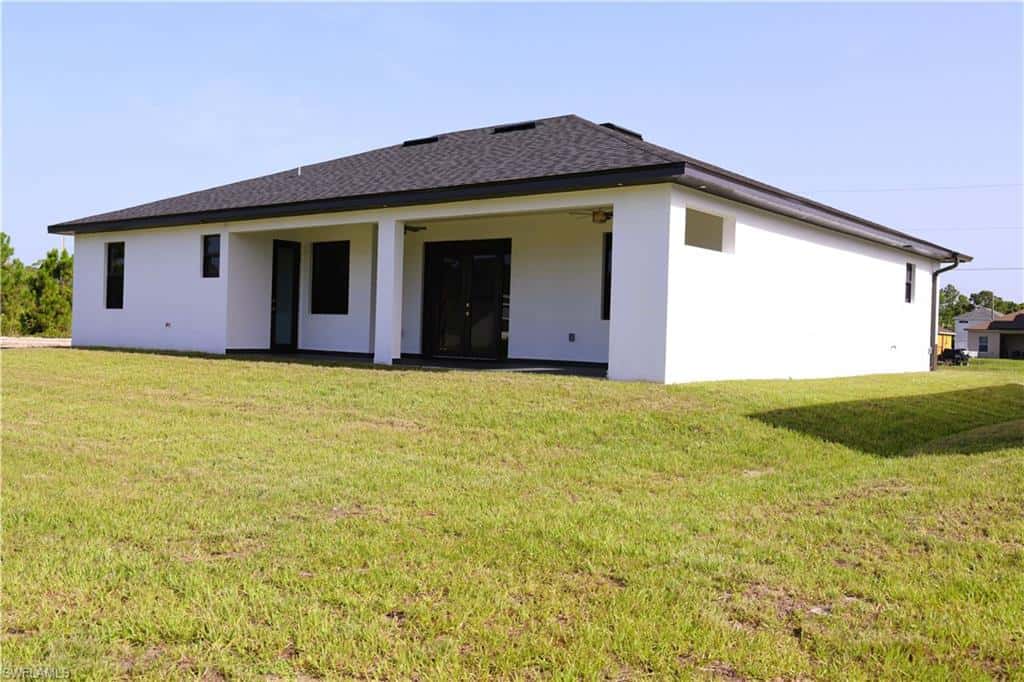 1216 Delores St, Lehigh Acres, photo 4