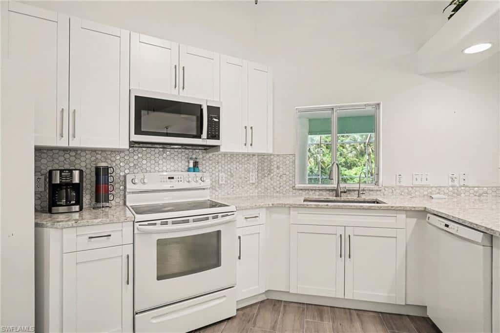 405 Poinsettia Ave, Lehigh Acres, photo 9