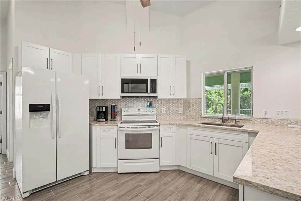 405 Poinsettia Ave, Lehigh Acres, photo 8
