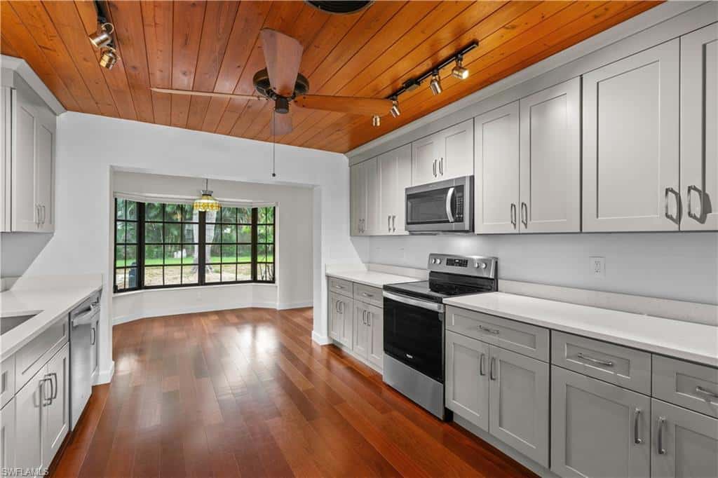 3209 Riverside Dr, Fort Myers, photo 17