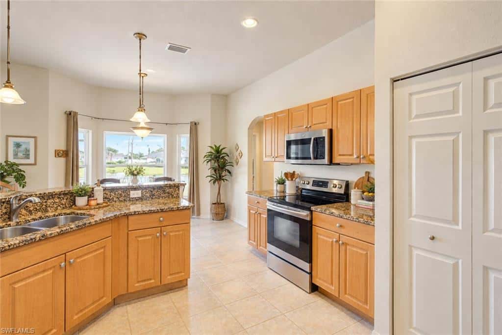 927 28th Ter, Cape Coral, photo 21