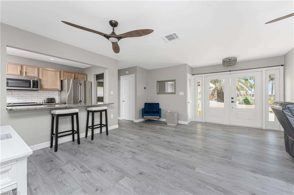 951 Lassino Ct, Punta Gorda, photo 6