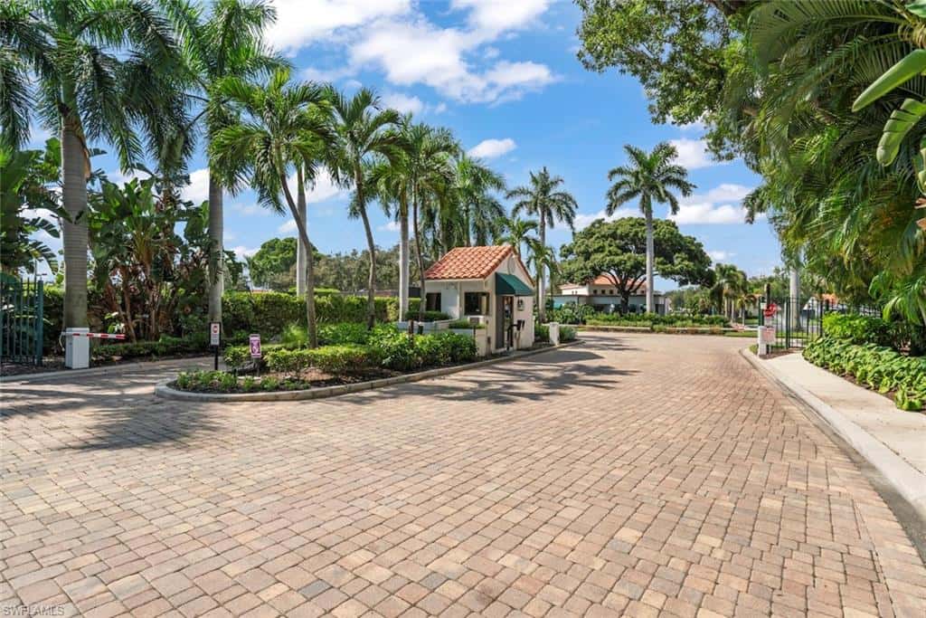 592 Beachwalk Cir #105, Naples, photo 33