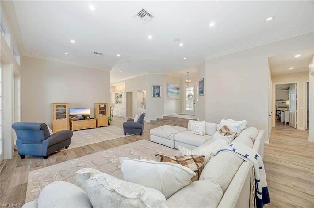 8137 Ronda Ct, Naples, photo 4