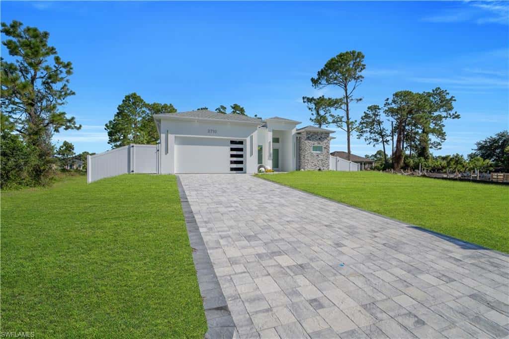 3710 6th St, Lehigh Acres, photo 4