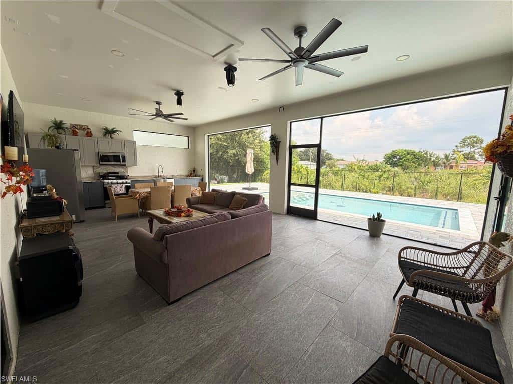 910 Venice Ave, Lehigh Acres, photo 23