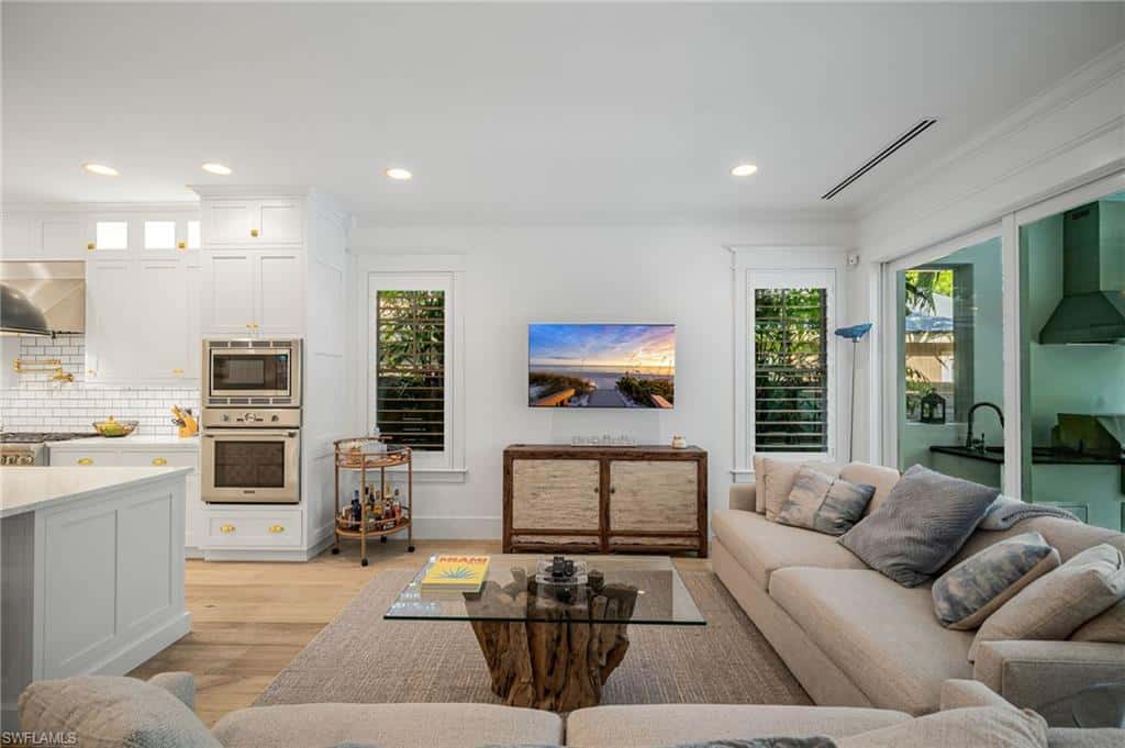723 Myrtle Ter, Naples, photo 17