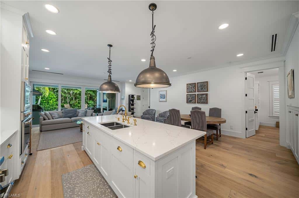 723 Myrtle Ter, Naples, photo 9