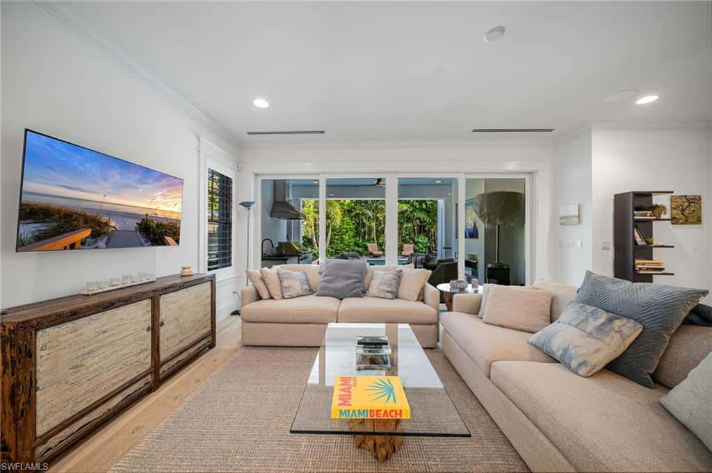 723 Myrtle Ter, Naples, photo 15