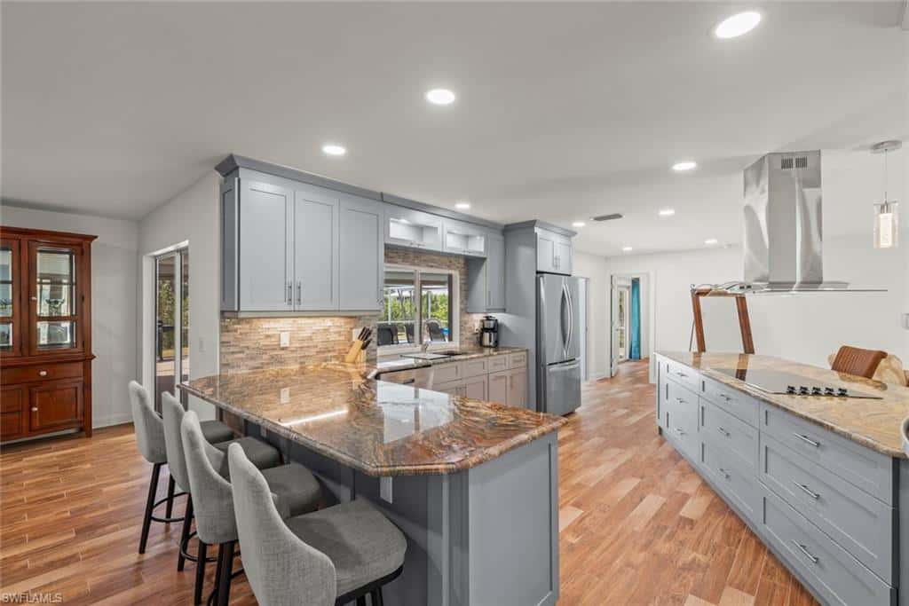 9421 Moonlight Dr, Sanibel, photo 10