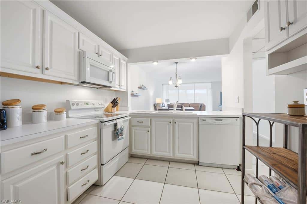 1057 Forest Lakes Dr #307, Naples, photo 7