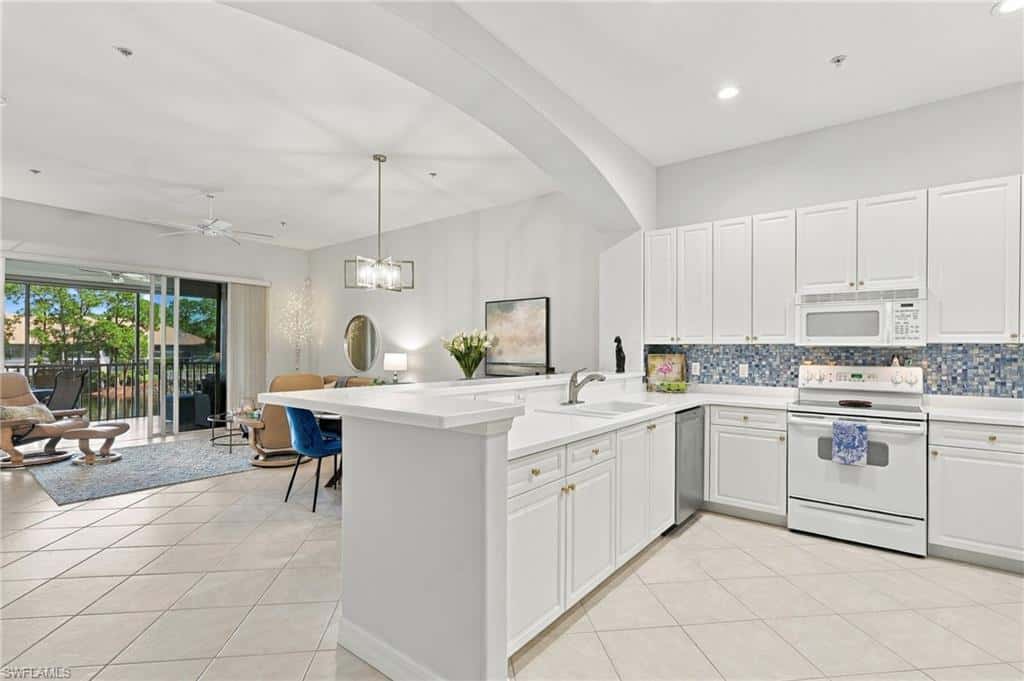 1112 Manor Lake Dr #202, Naples, photo 4