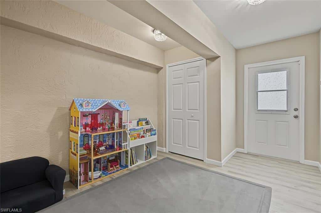 19005 Tampa Rd, Fort Myers, photo 16