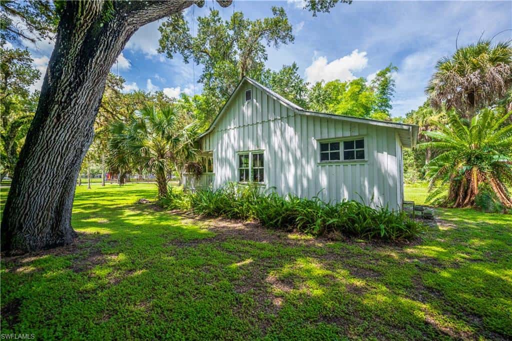160 Curry St, Labelle, photo 32