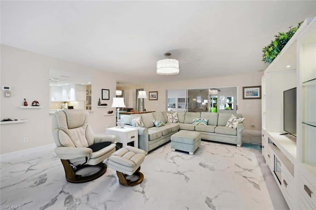 989 Charlemagne Blvd, Naples, photo 4