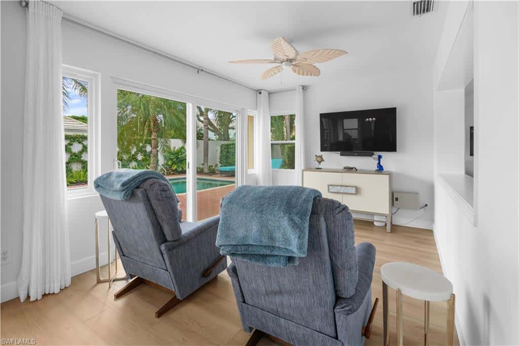 807 Rue Deville #2.11, Naples, photo 13