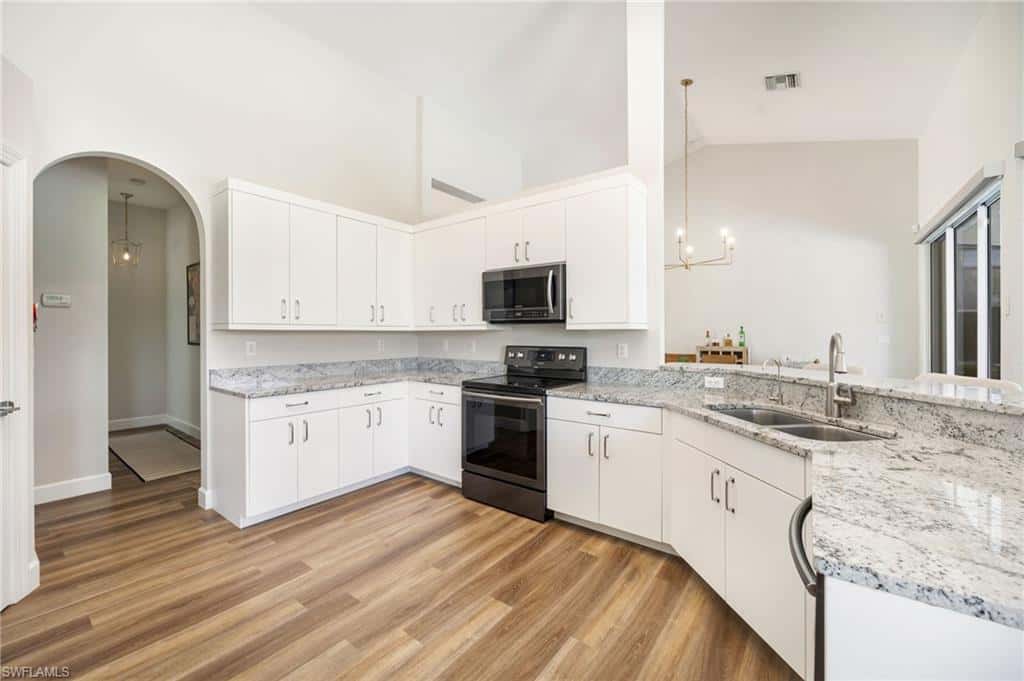 9049 Bronco Ct, Naples, photo 10