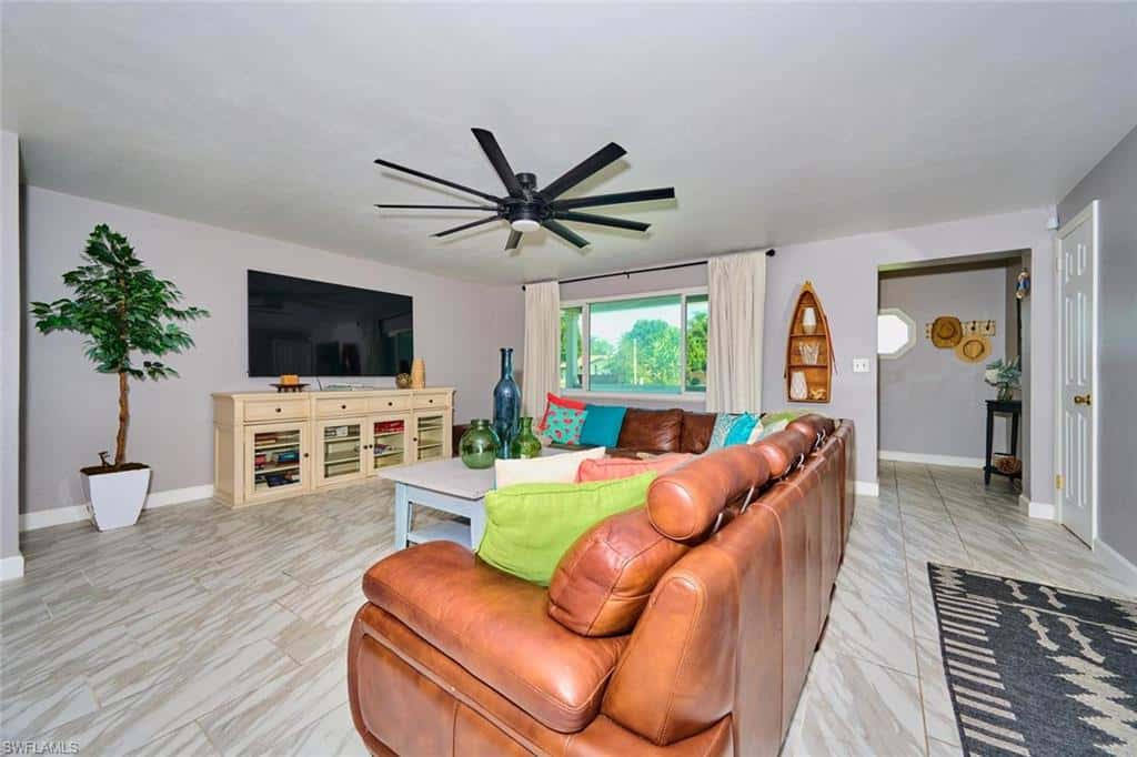 2212 Crystal Dr, Fort Myers, photo 4