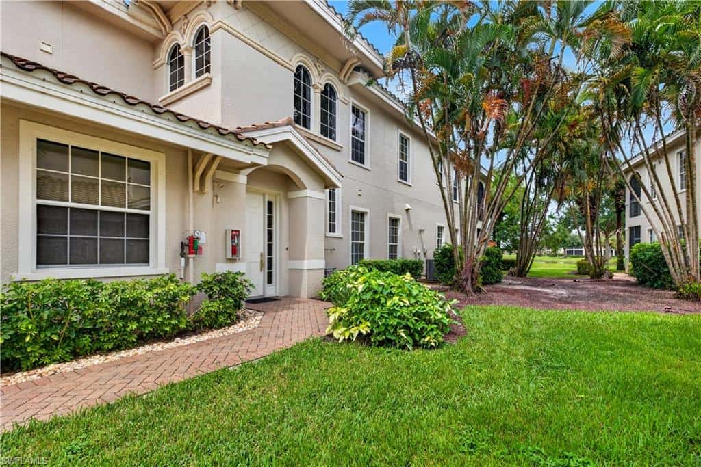 3177 Aviamar Cir #202, Naples, photo 4