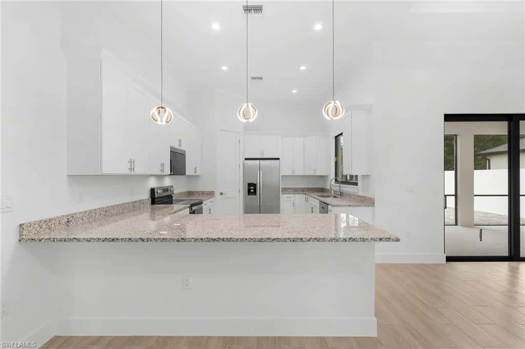 887 6th St, Naples, photo 6