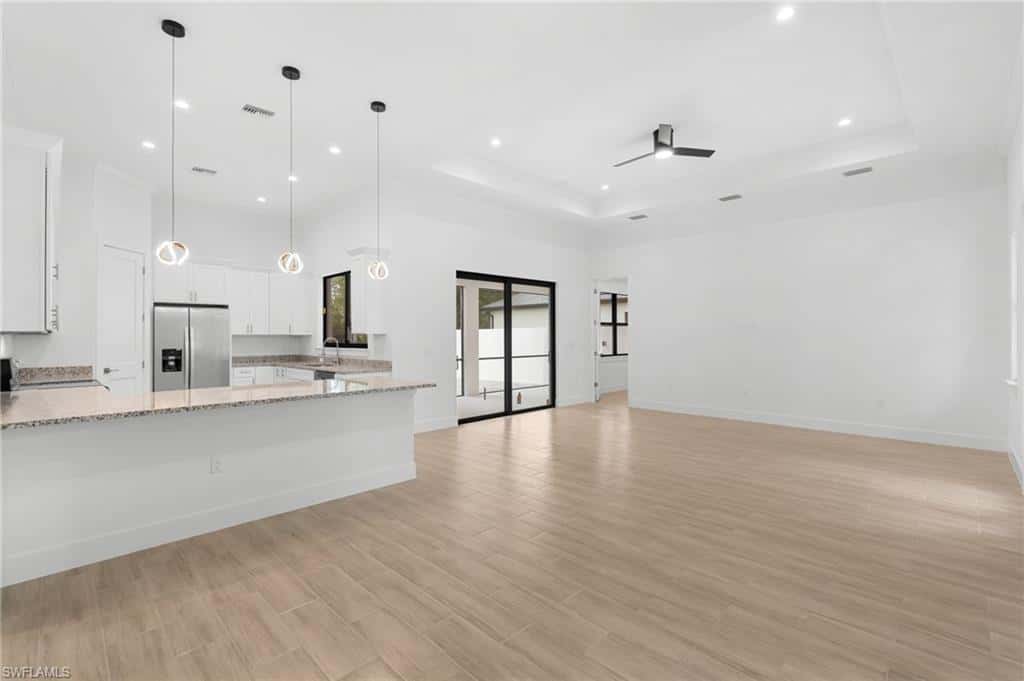 887 6th St, Naples, photo 5