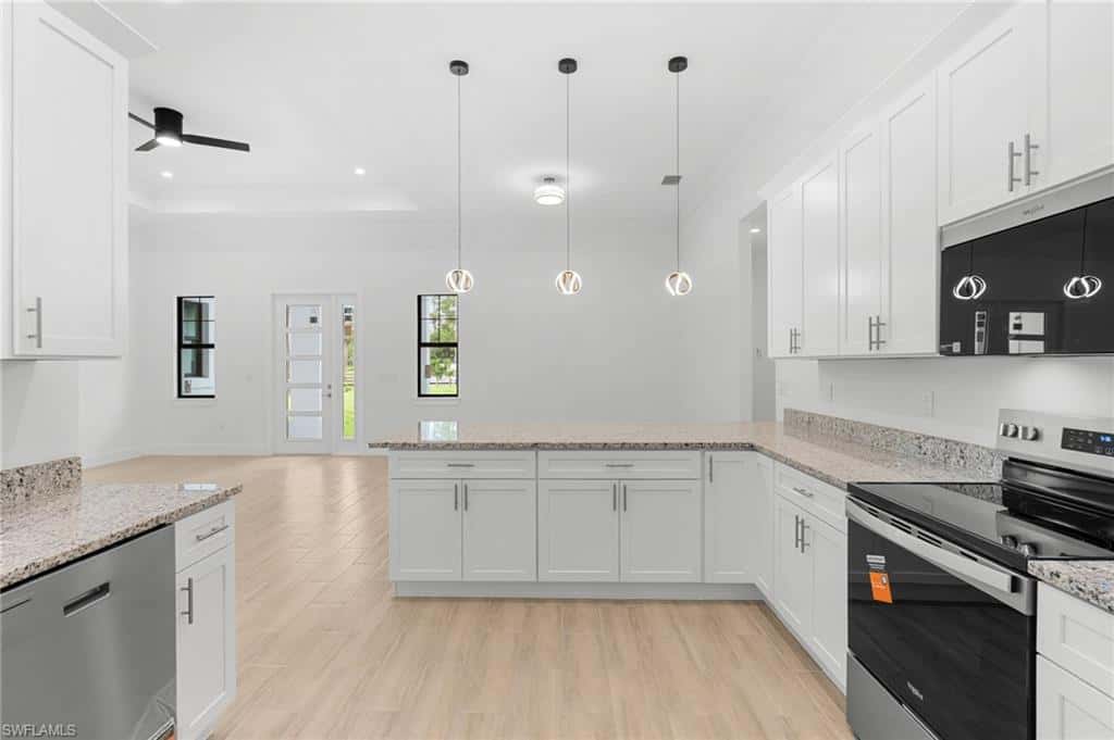887 6th St, Naples, photo 9