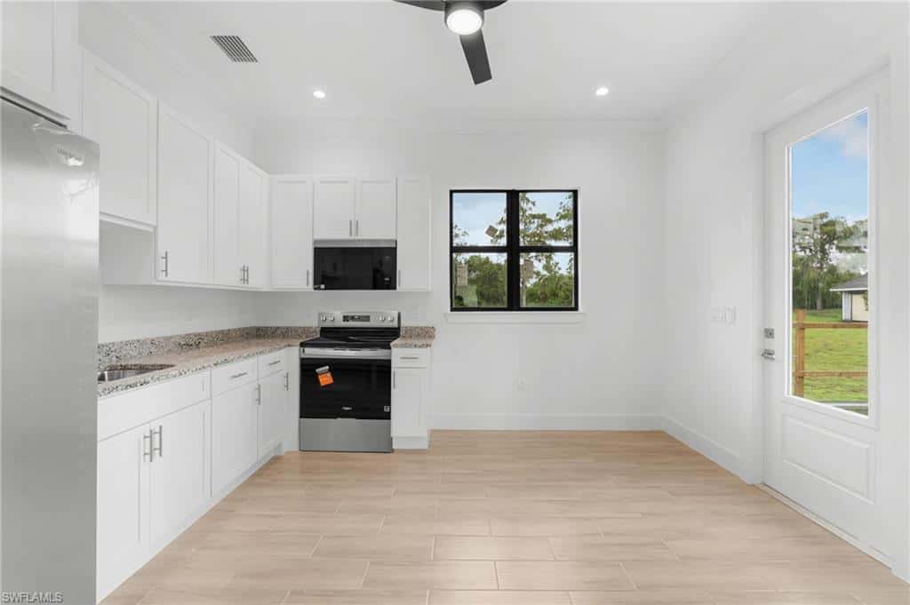 887 6th St, Naples, photo 24