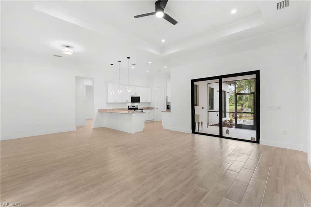 887 6th St, Naples, photo 4