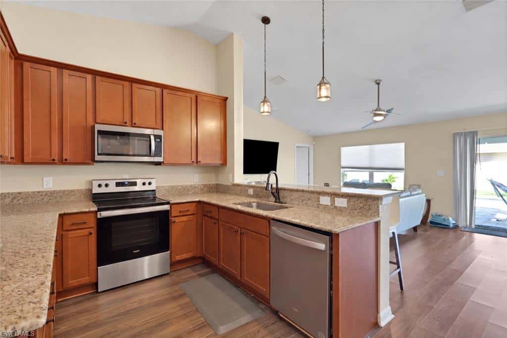 327 31st St, Cape Coral, photo 5
