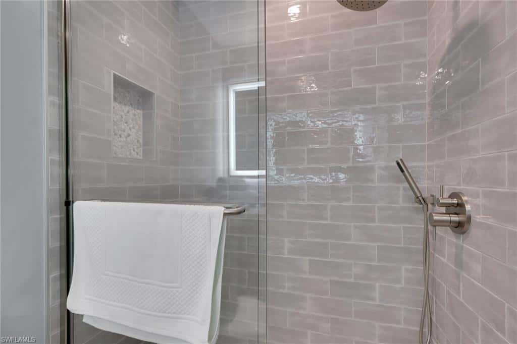 27131 Oakwood Lake Dr, Bonita Springs, photo 23