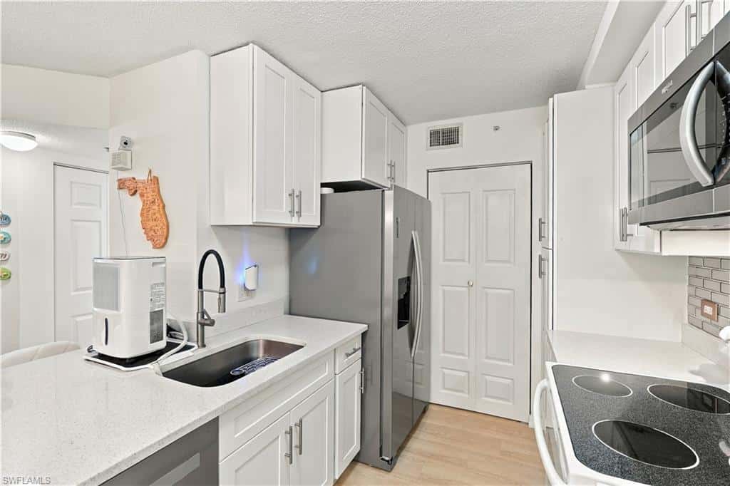 8960 Colonnades Ct #915, Bonita Springs, photo 9