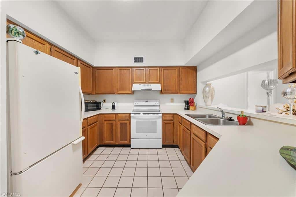 1833 Courtyard Way #105, Naples, photo 7