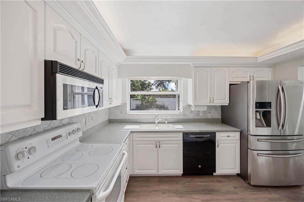 4656 Capri Dr, Naples, photo 9