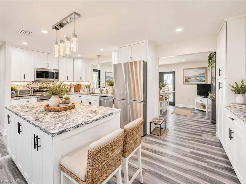 1089 Town And River Dr, Fort Myers, photo 9