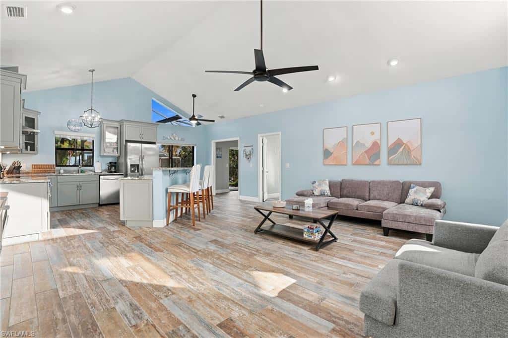 323 Washington Ct, Fort Myers Beach, photo 6