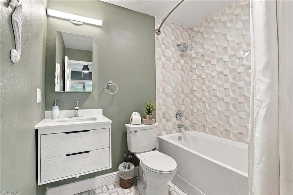323 Washington Ct, Fort Myers Beach, photo 18