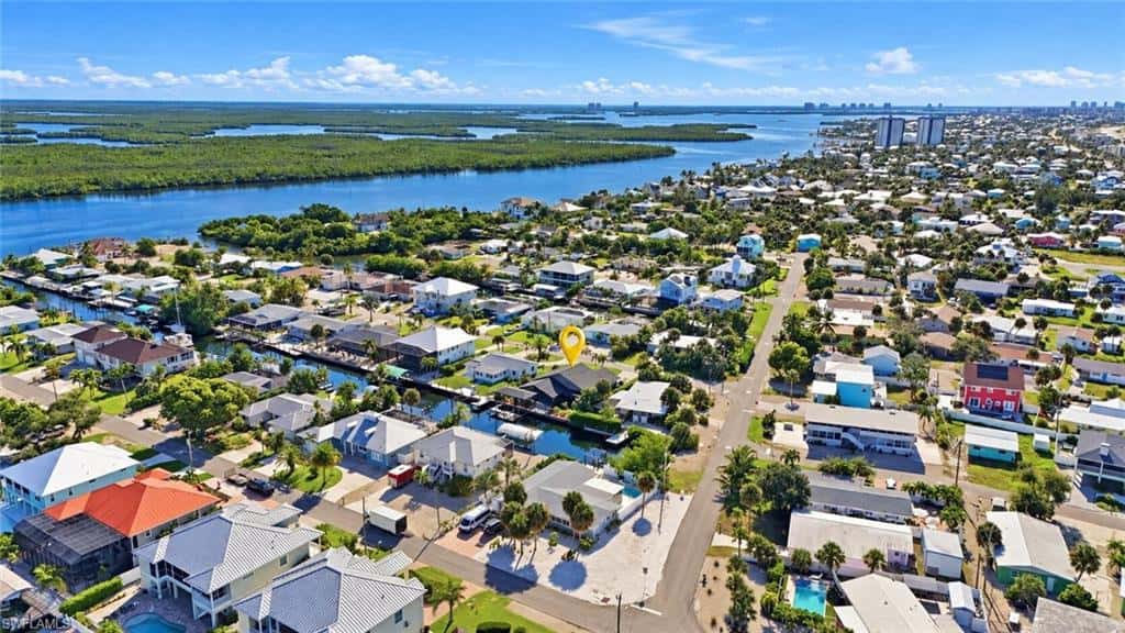 323 Washington Ct, Fort Myers Beach, photo 37