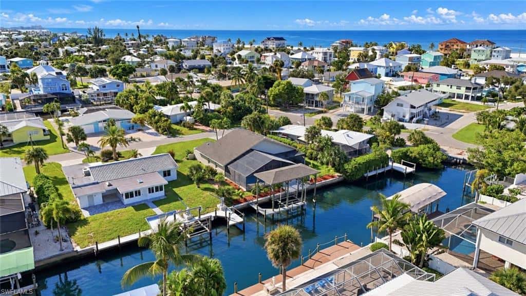 323 Washington Ct, Fort Myers Beach, photo 4