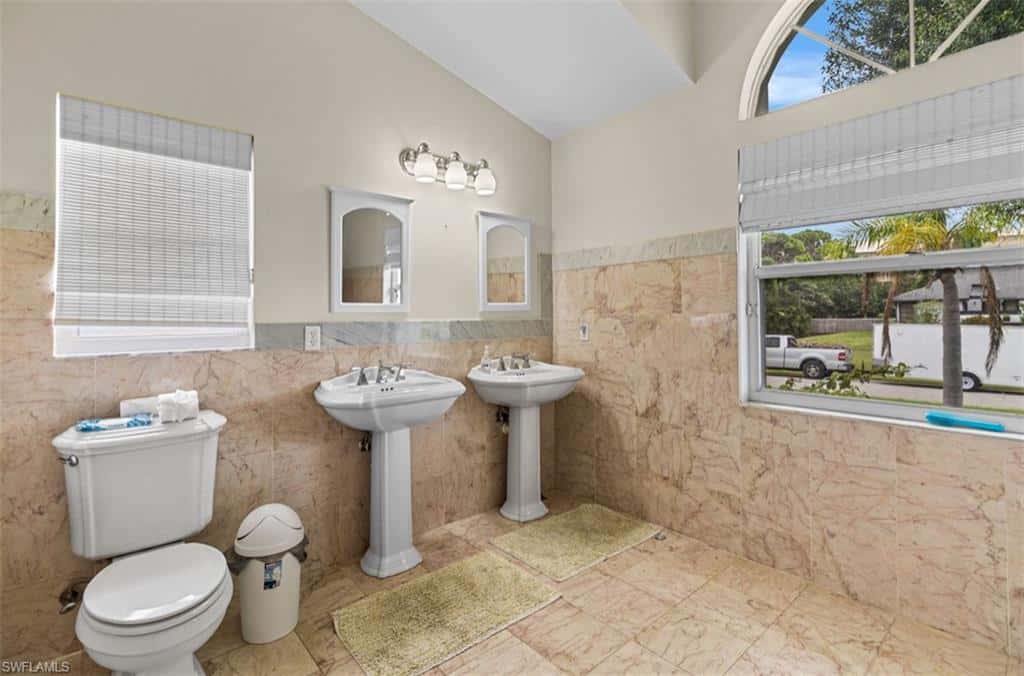 1040 Bay Harbor Dr, Englewood, photo 6