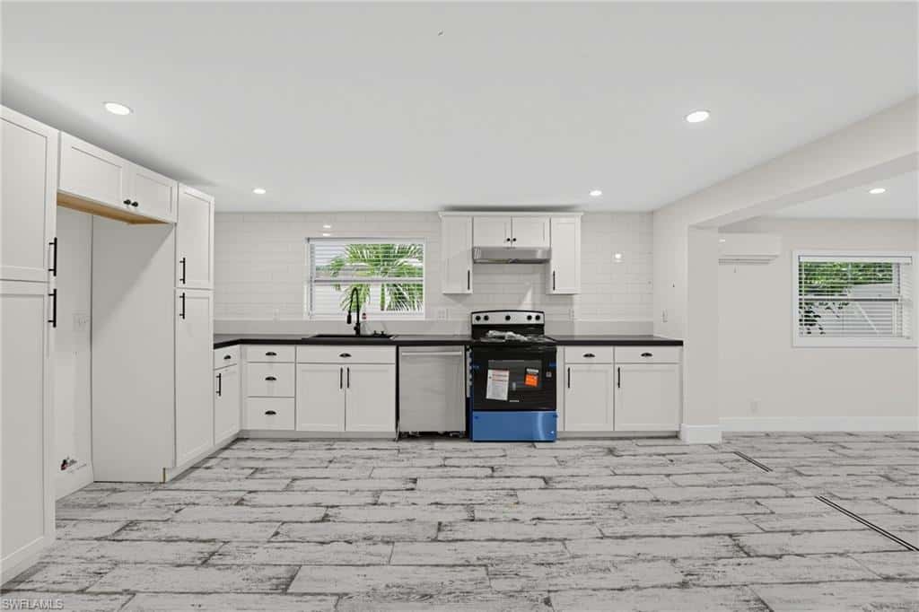 24519 Dolphin St, Bonita Springs, photo 19