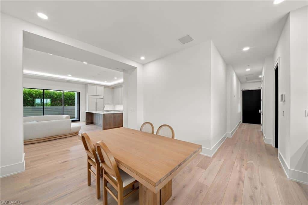 82 9th St #205, Naples, photo 6