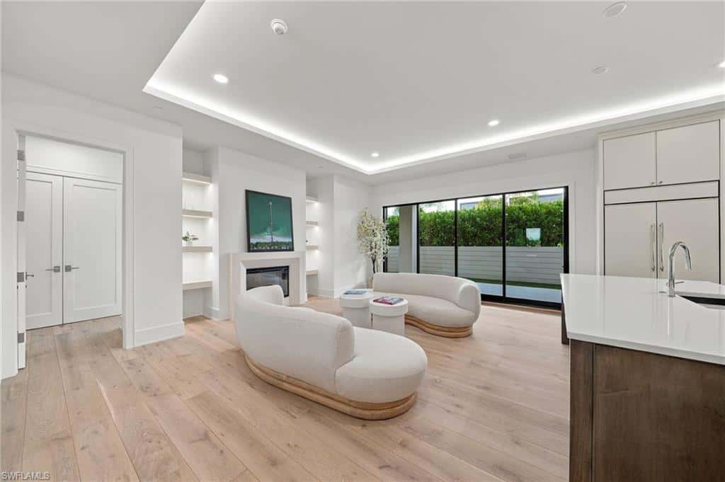 82 9th St #205, Naples, photo 7