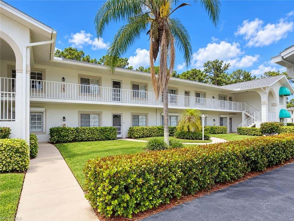 281 Gabriel Cir #6, Naples, photo 4