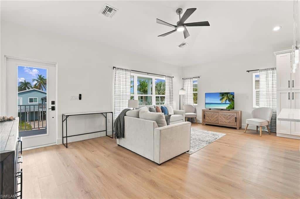 250 Pearl St, Fort Myers Beach, photo 7